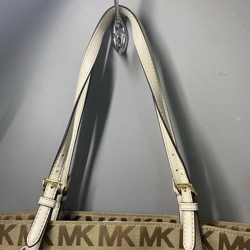 Michael Kors Womens Signature Jet Set Canvas Tote tan and gold. EUC 10x15x6